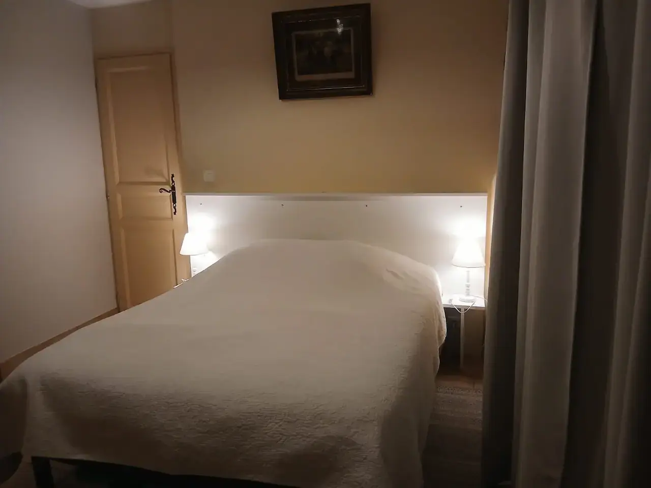 Tisanerie équipée avec frigo, micro-ondes et cafetière